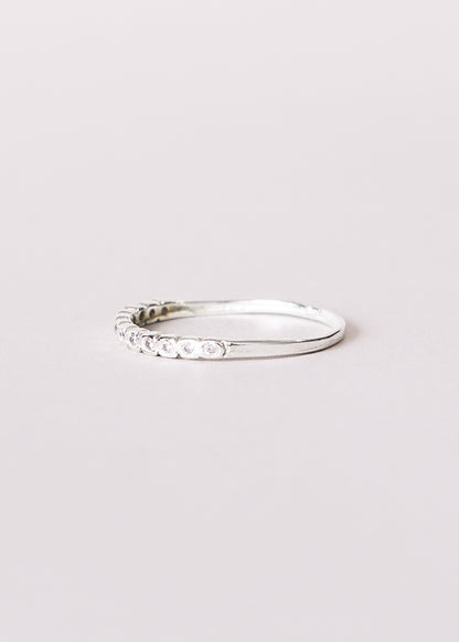 Anillo zirconias sin fin enchapado en plata + packaging de lujo