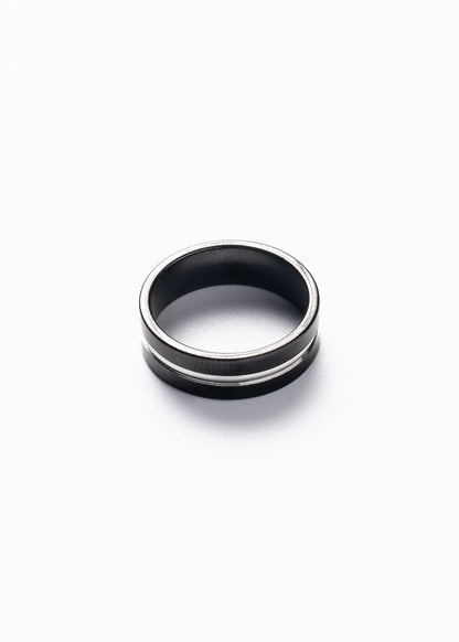 Anillo black línea plateada acero quirúrgico