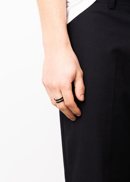 Anillo black línea plateada acero quirúrgico