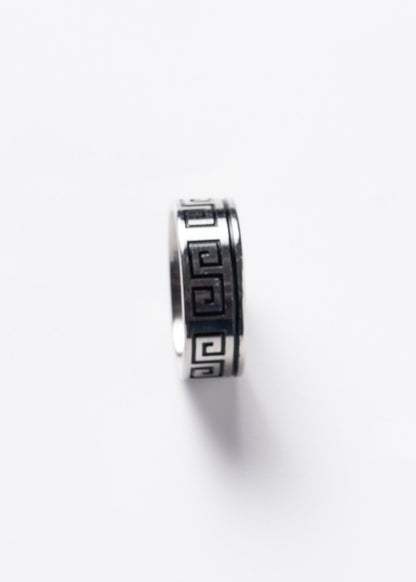 Anillo labrado guarda griega acero quirúrgico