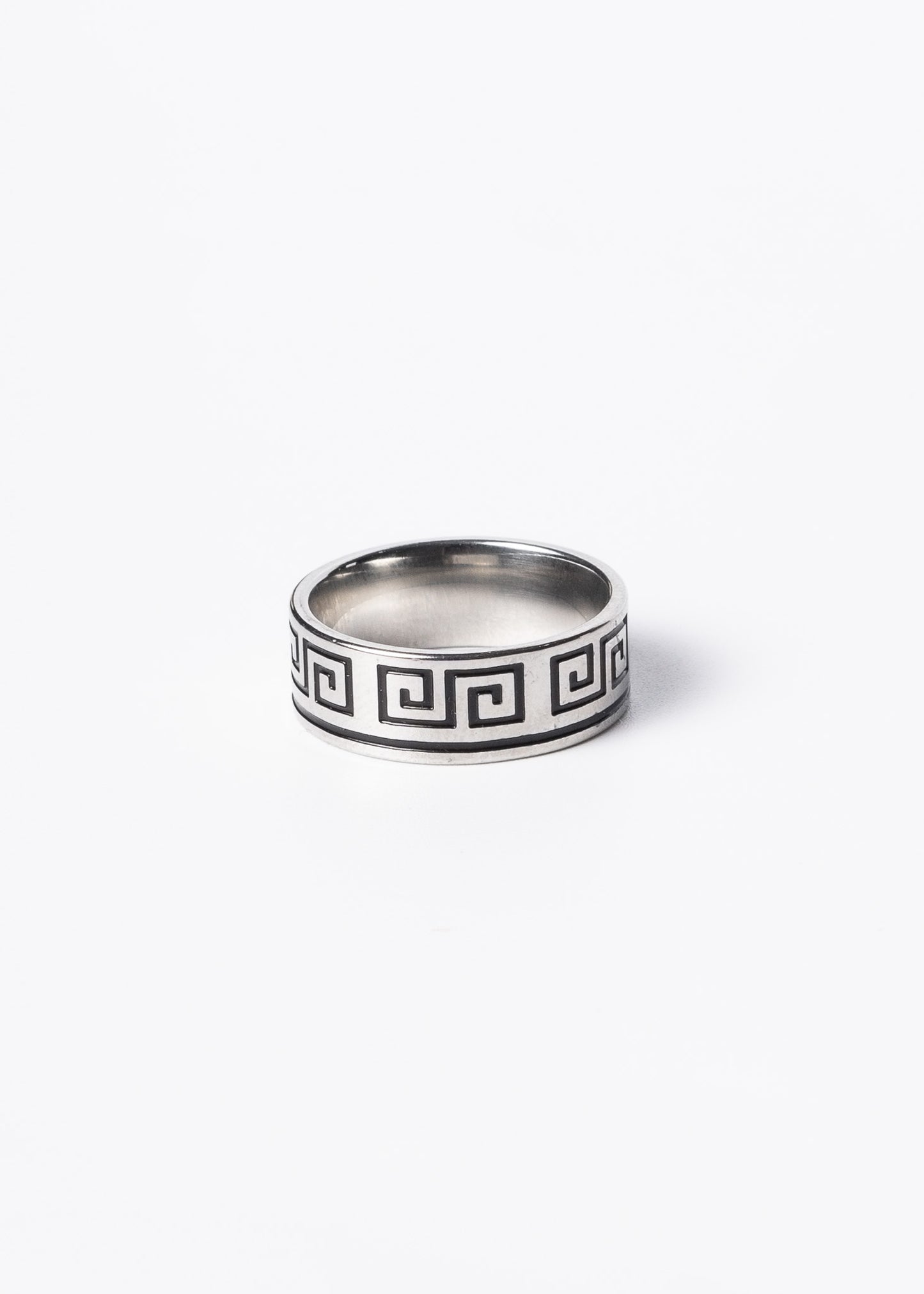 Anillo labrado guarda griega acero quirúrgico