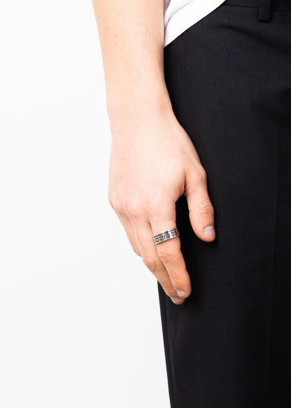 Anillo labrado guarda griega acero quirúrgico