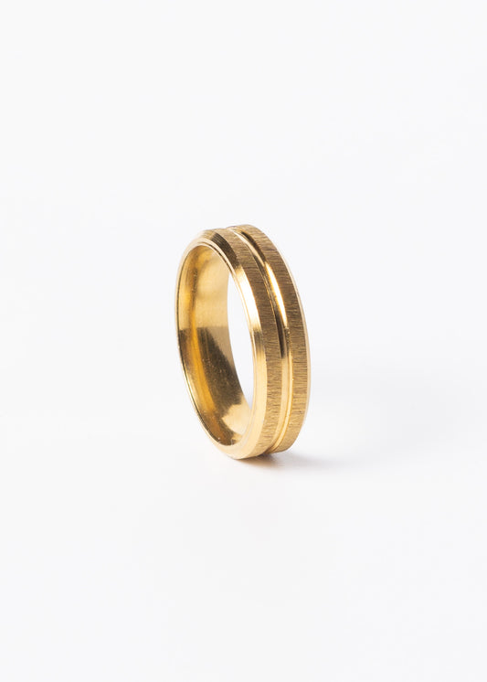 Anillo semi-fino esmerilado acero quirúrgico dorado