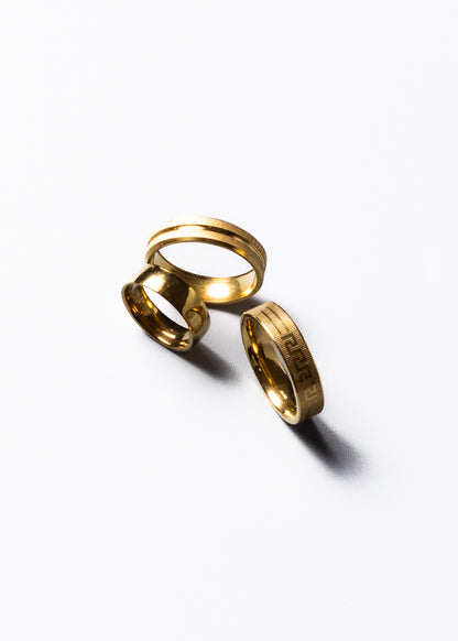 Anillo semi-fino esmerilado acero quirúrgico dorado