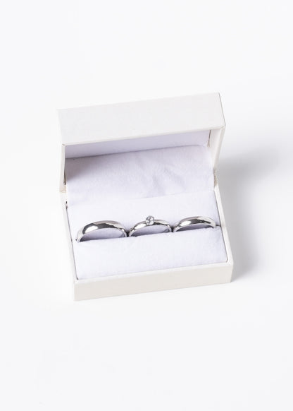 Set alianzas acero quirúrgico 4mm con cintillo y estuche - Doradas