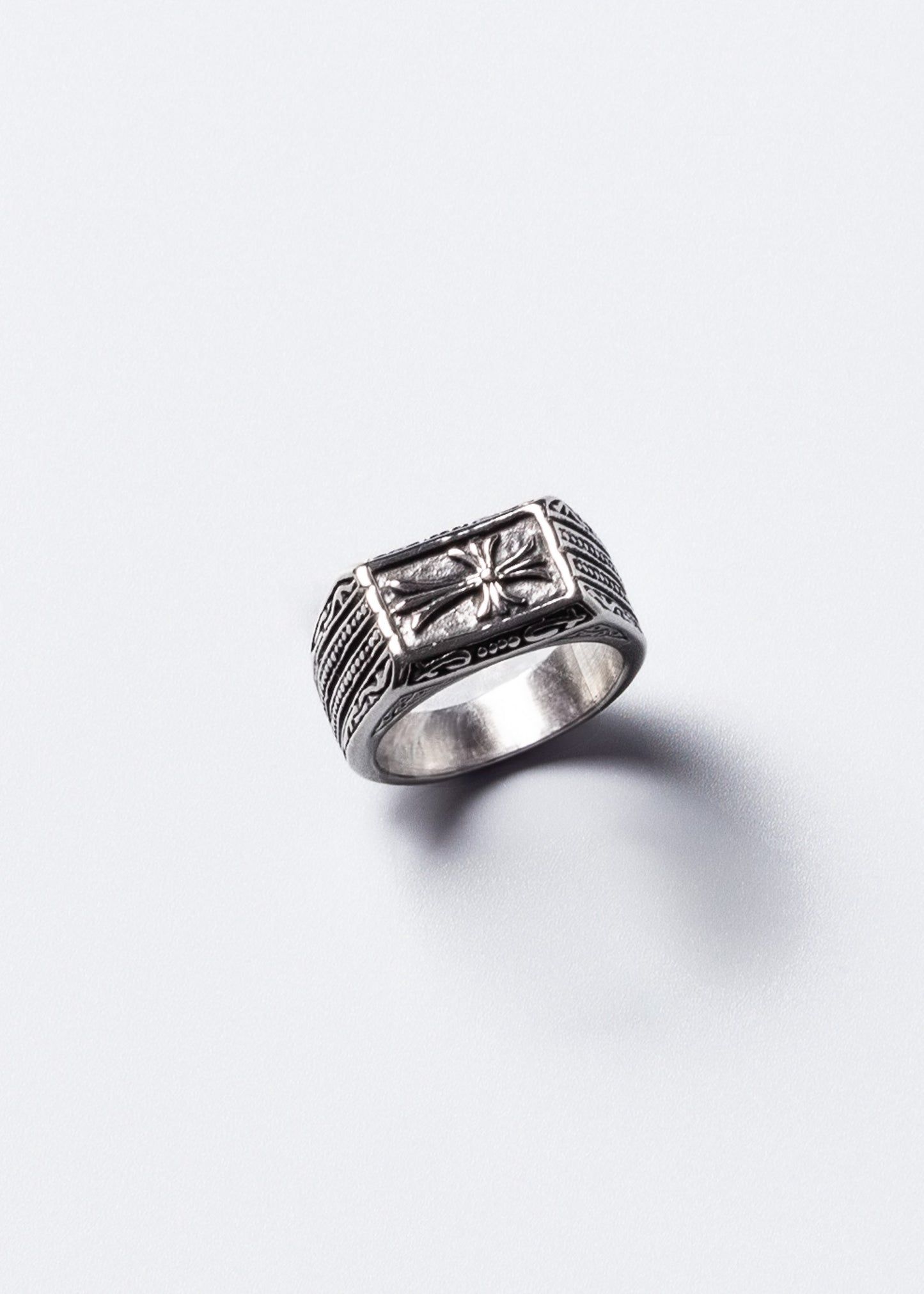 Anillo medieval signet cruz gótica acero quirúrgico
