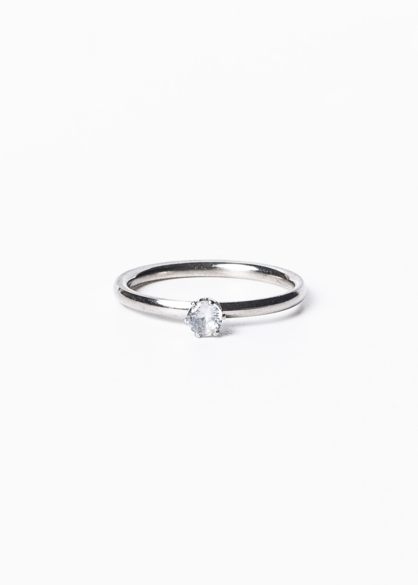 Anillo cintillo piedra 4mm acero quirúrgico plateado
