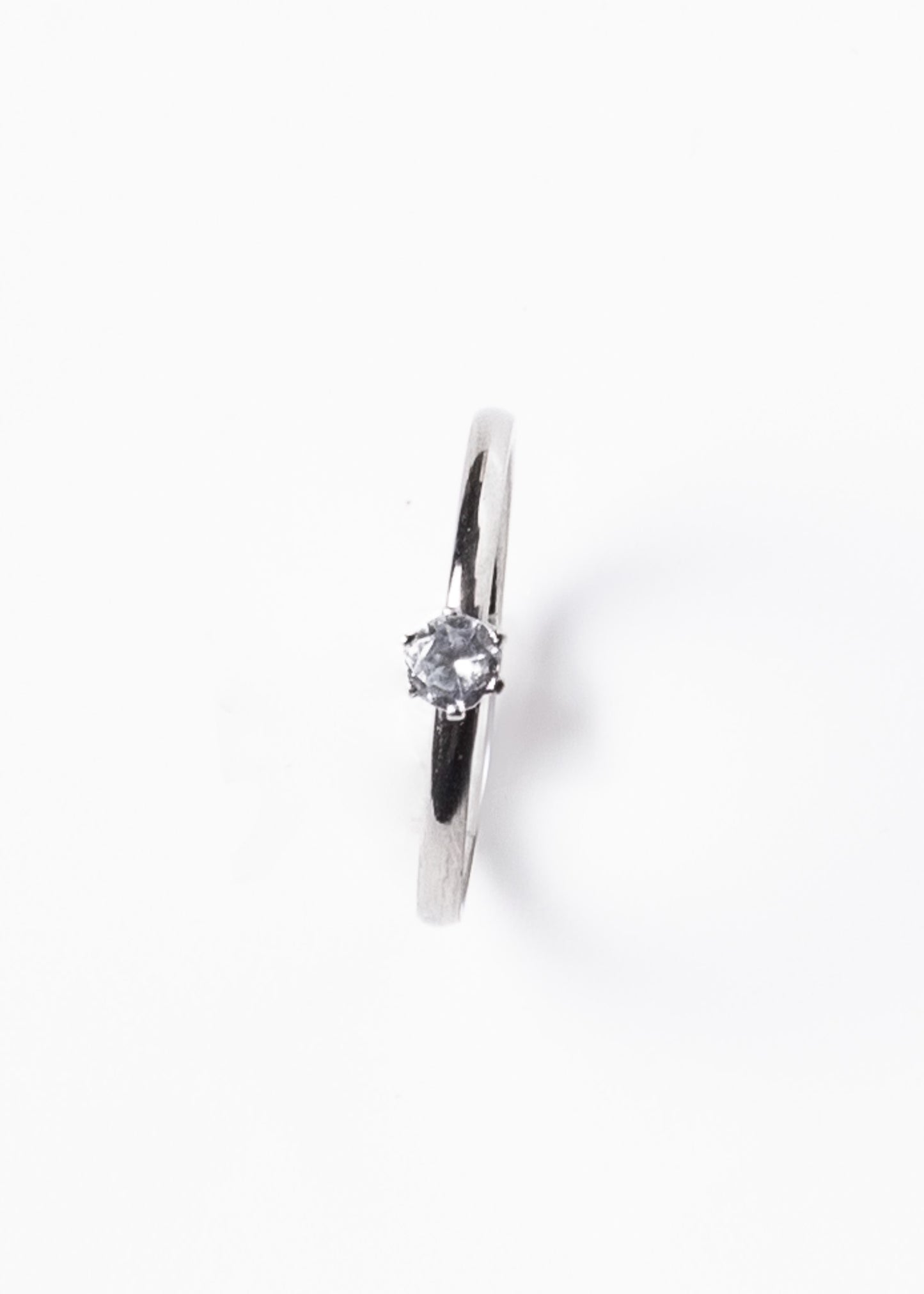 Anillo cintillo piedra 4mm acero quirúrgico plateado