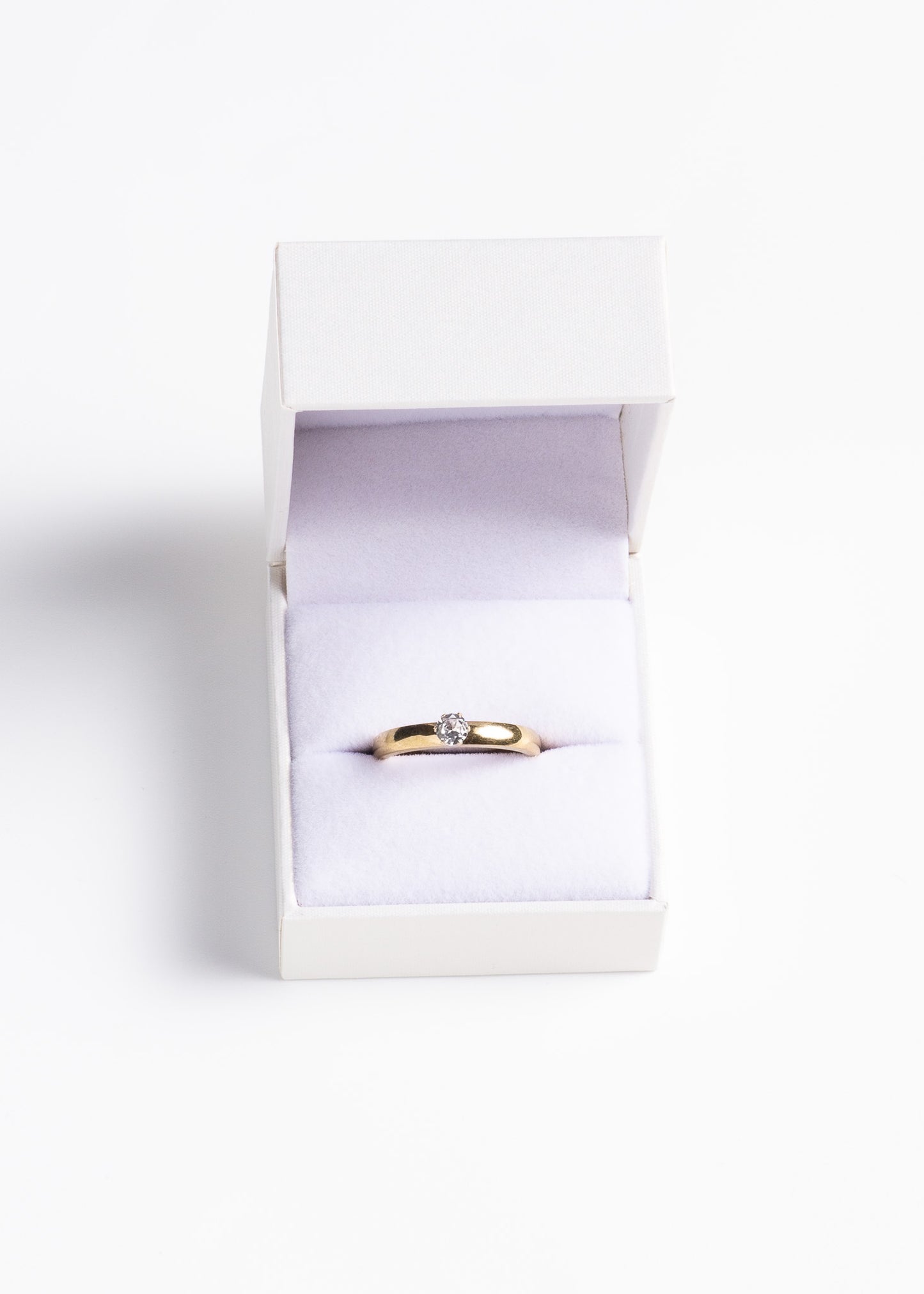 Anillo cintillo piedra 4mm acero quirúrgico dorado