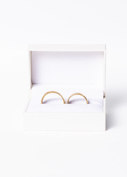 Alianzas anchas 6mm + estuche acero quirúrgico dorado