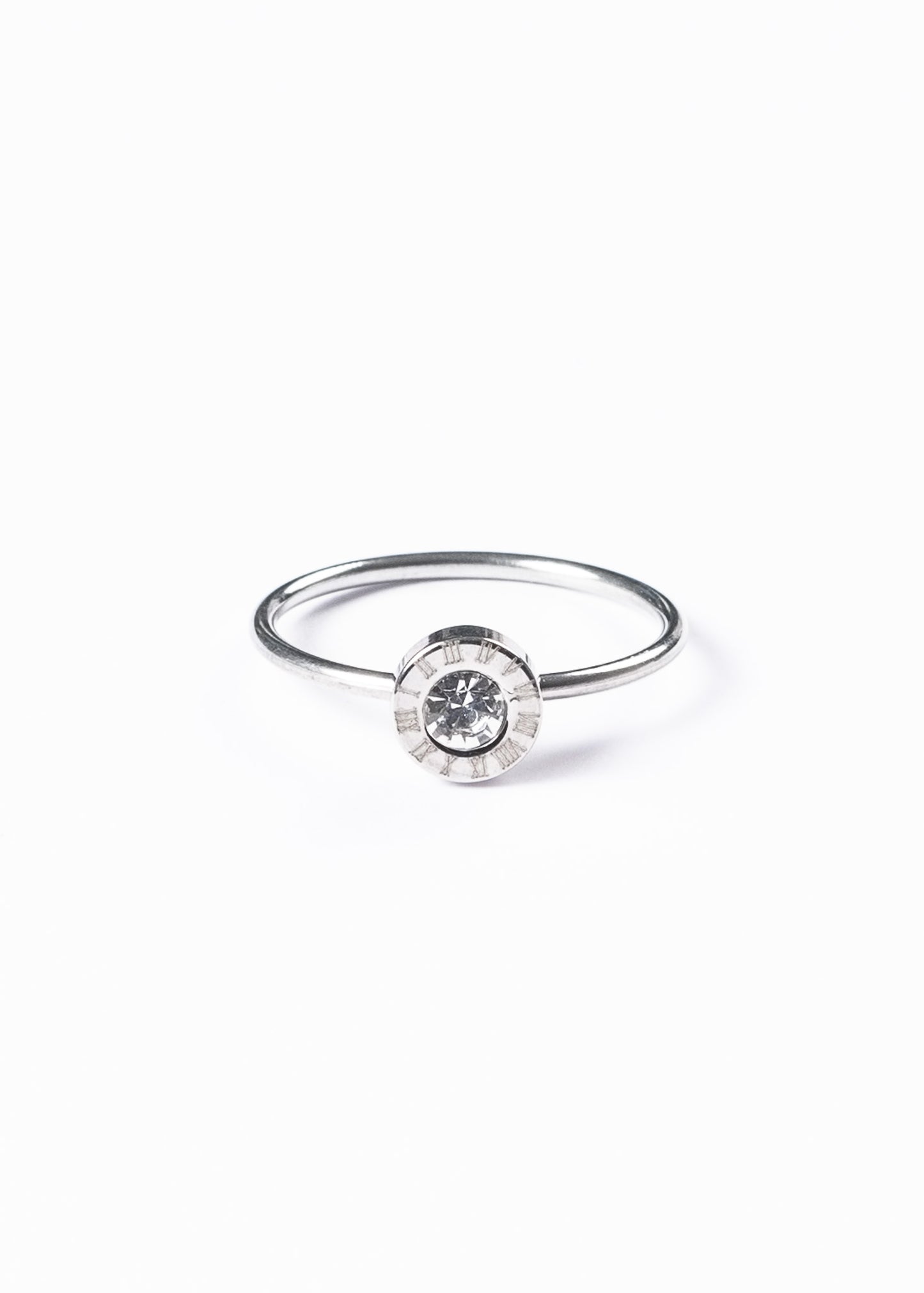 Anillo números romanos y punto luz - Acero quirúrgico plateado