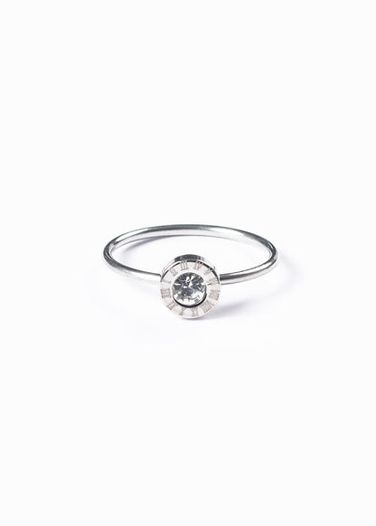 Anillo números romanos y punto luz - Acero quirúrgico plateado