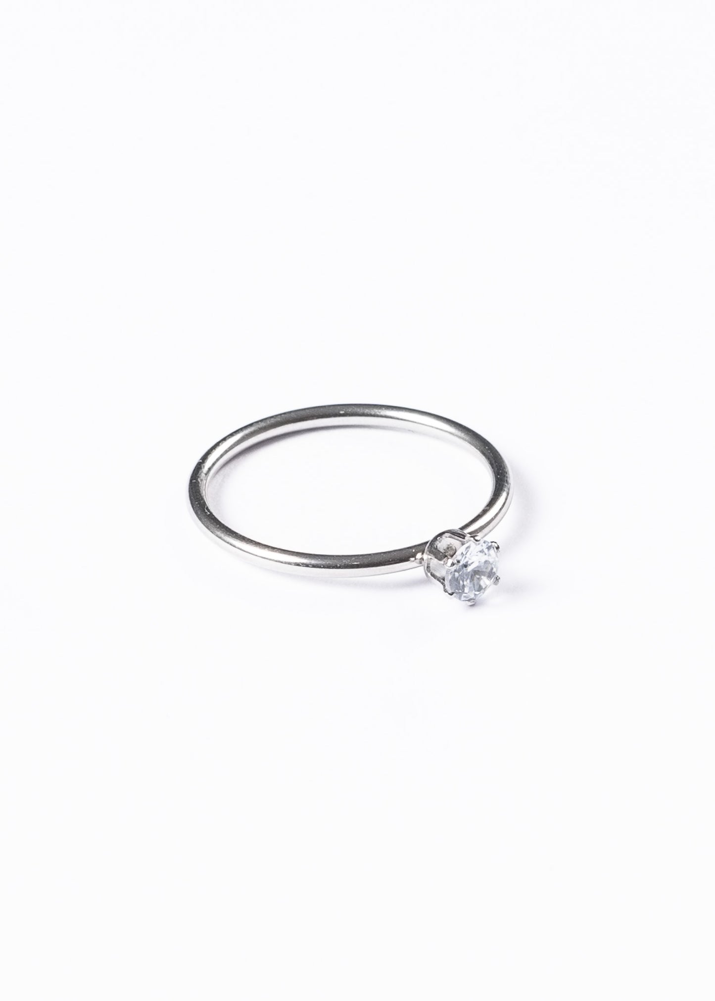 Anillo piedra brillo 4mm - Acero quirúrgico plateado