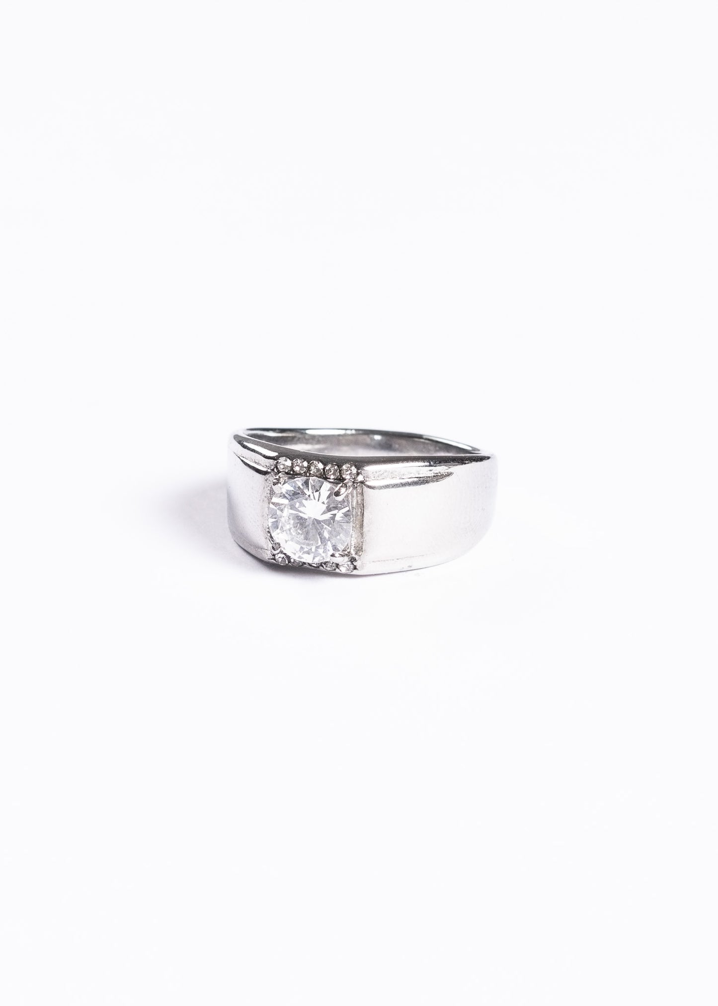 Anillo de mesa con brillo zirconia acero quirúrgico