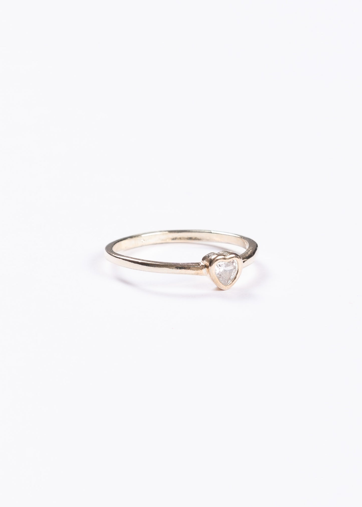 Anillo corazón zirconia enchapado en oro