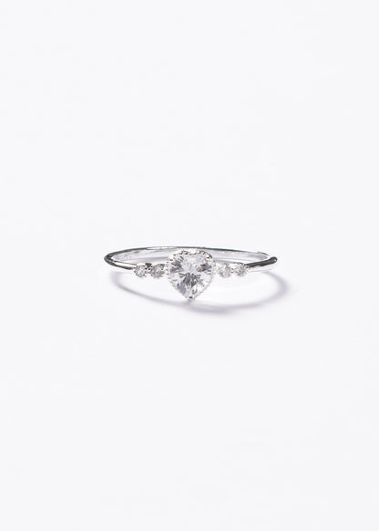 Anillo corazón y zirconias laterales plata 925