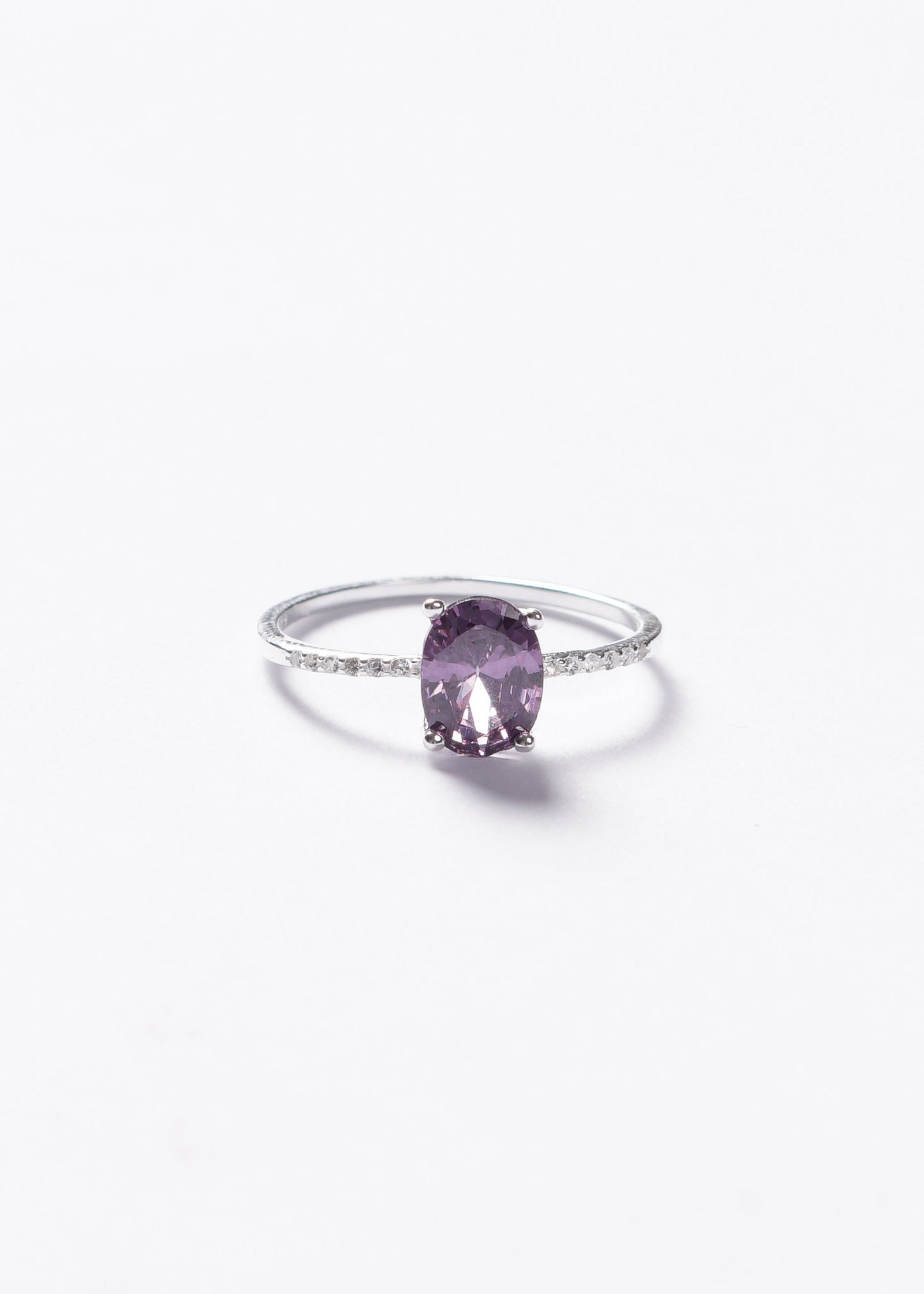 Anillo zirconia oval violeta y laterales blancas plata 925