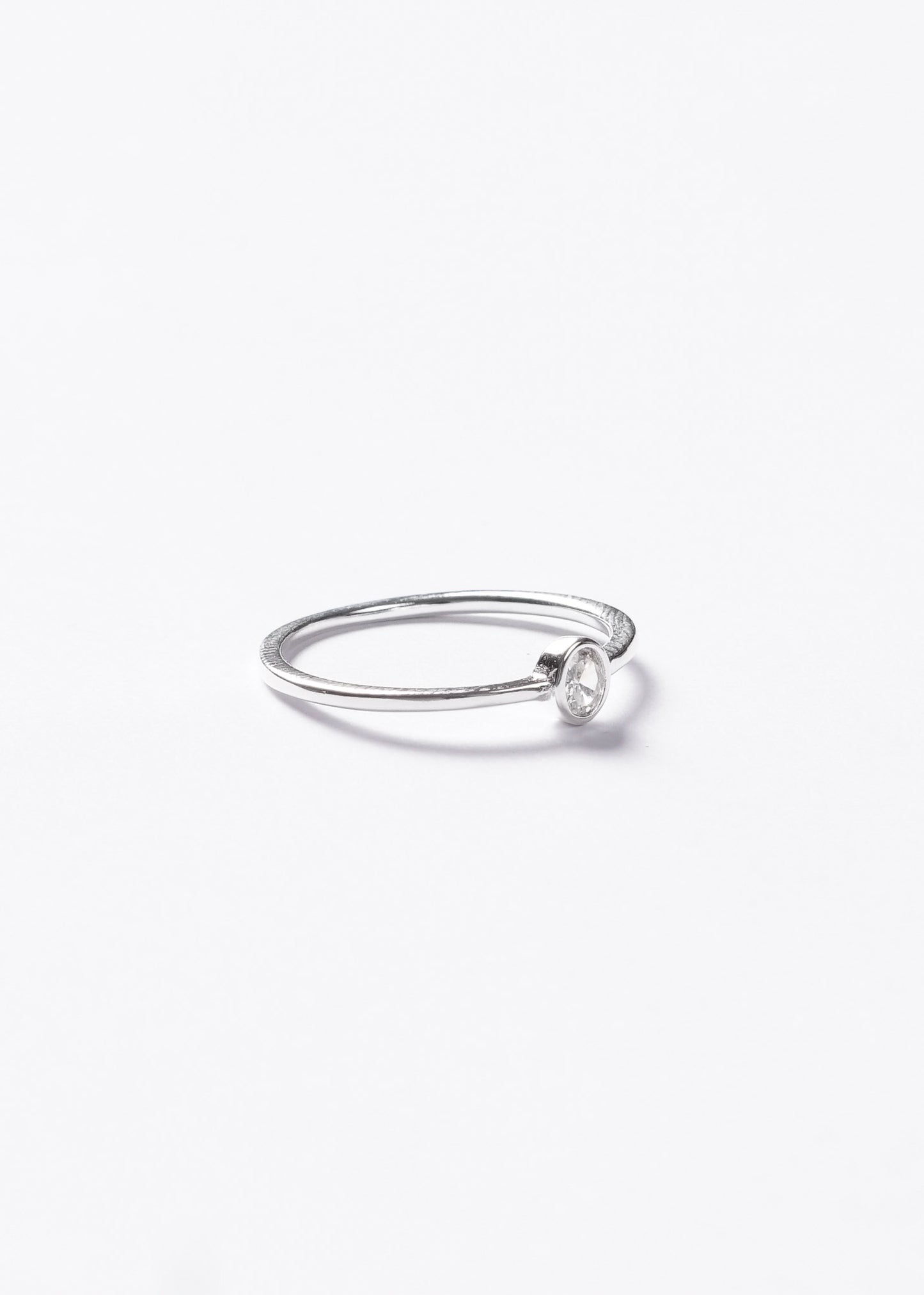 Anillo punto luz oval zirconia blanca plata 925