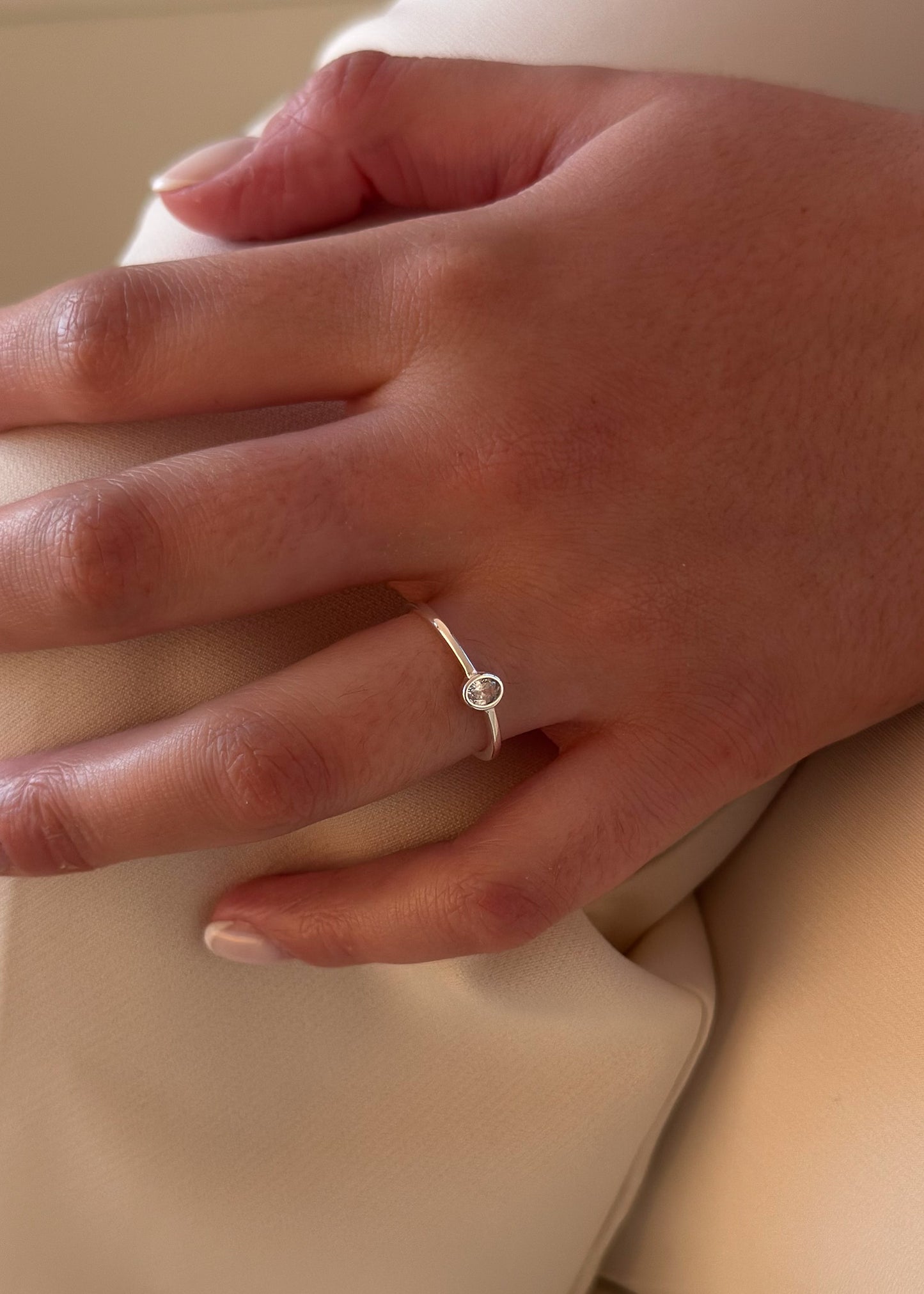 Anillo punto luz oval zirconia blanca plata 925