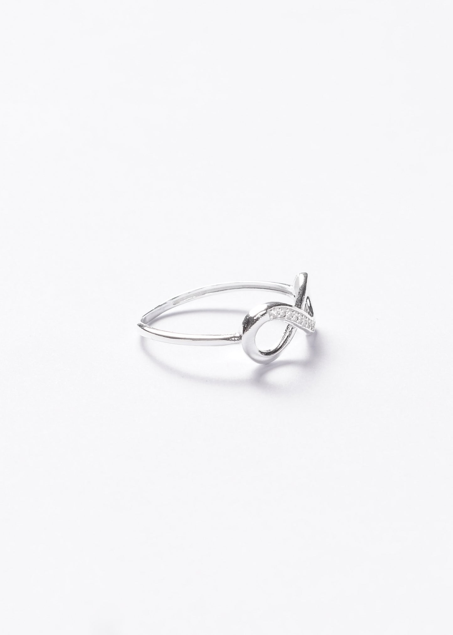 Anillo infinito mitad zirconias plata 925