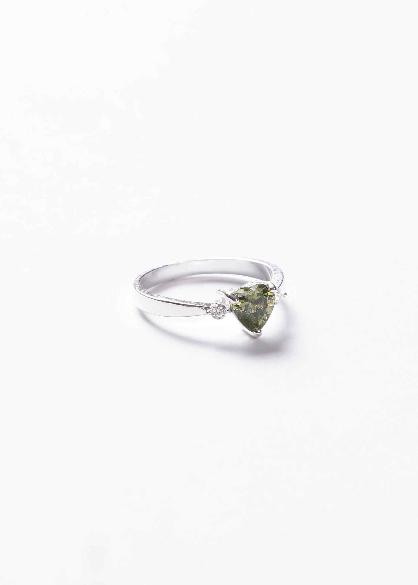 Anillo corazón oliva plata 925