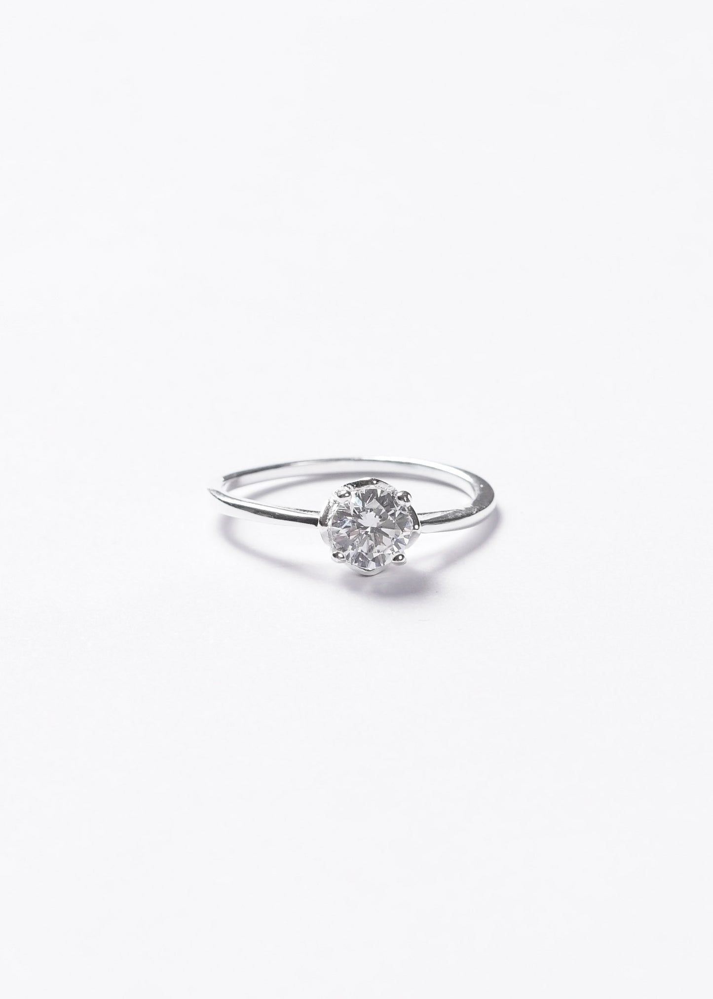 Anillo solitario 4 puntas envuelto en pétalos plata 925