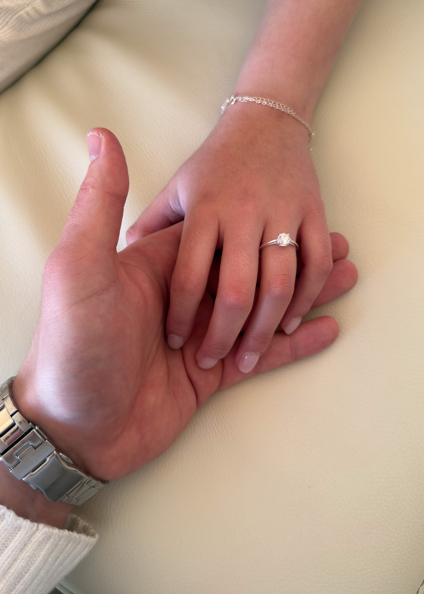 Anillo solitario 4 puntas envuelto en pétalos plata 925