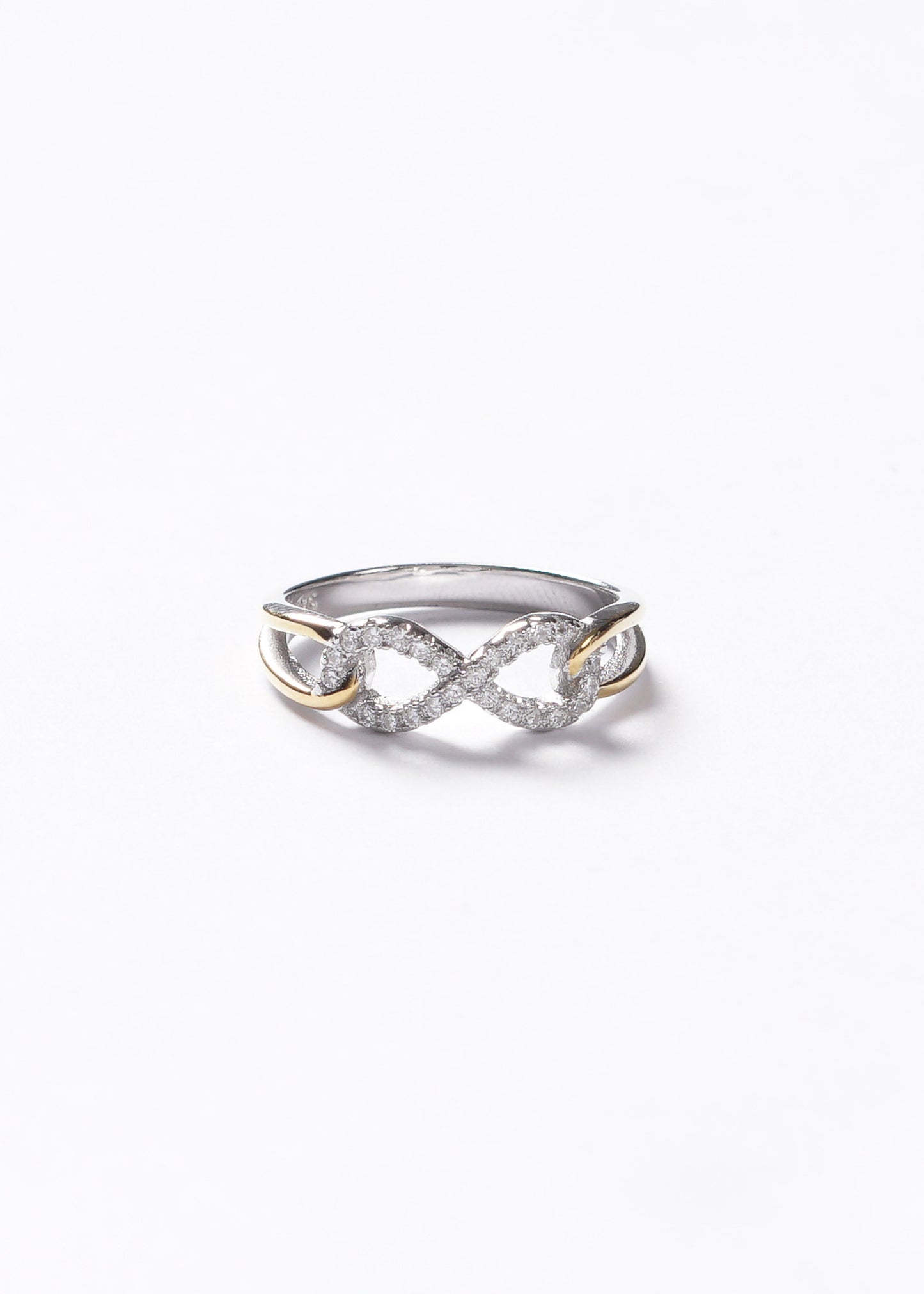 Anillo infinito zirconias con baño de oro plata 925