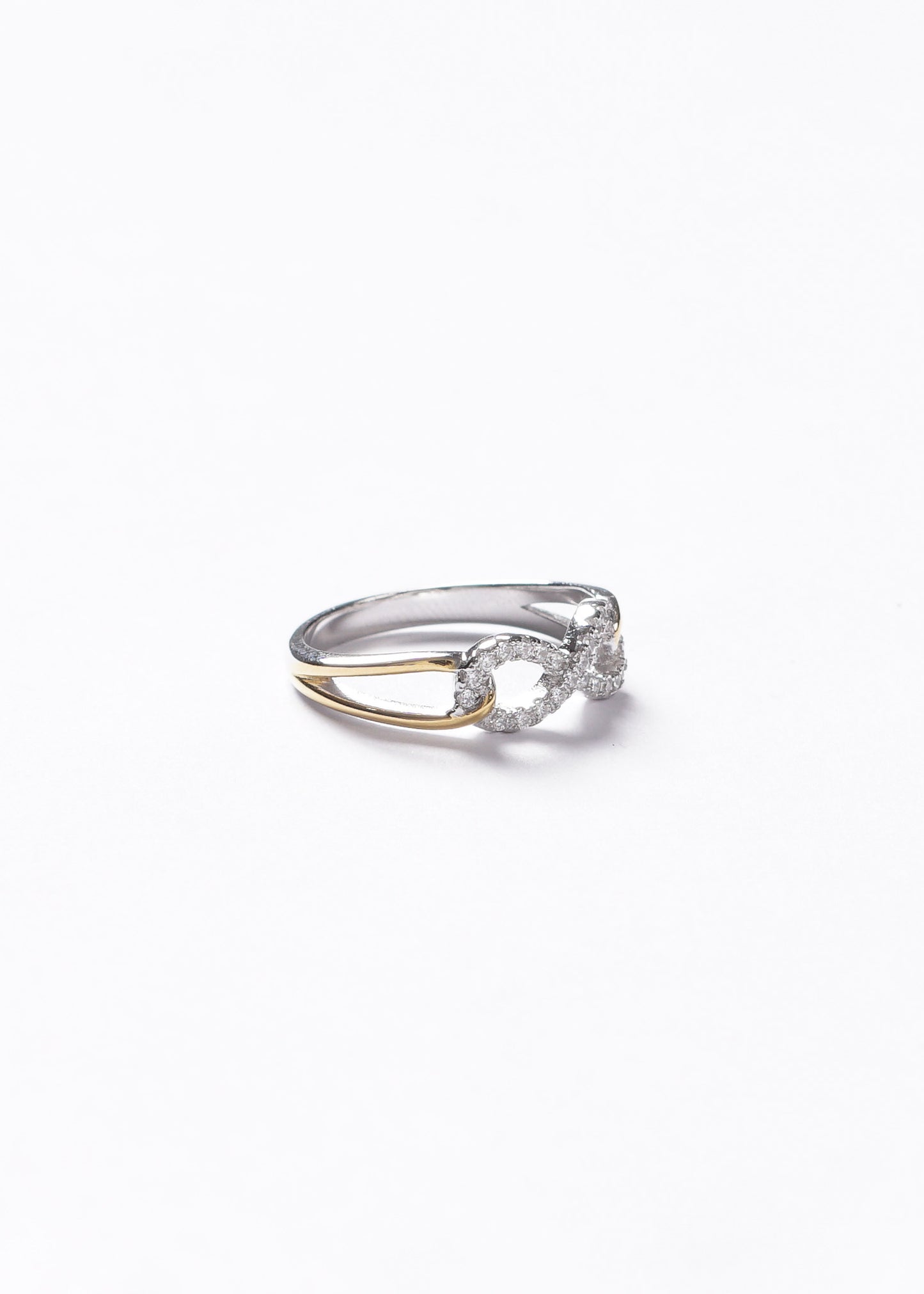 Anillo infinito zirconias con baño de oro plata 925