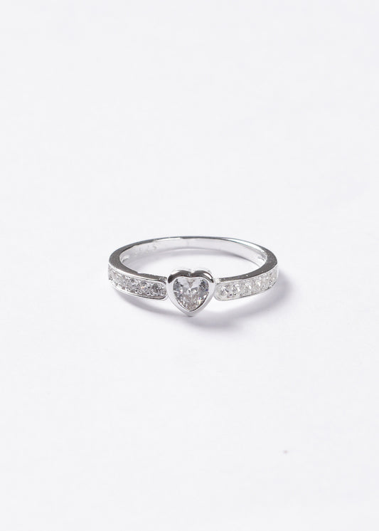 Anillo corazón con zirconias laterales plata 925