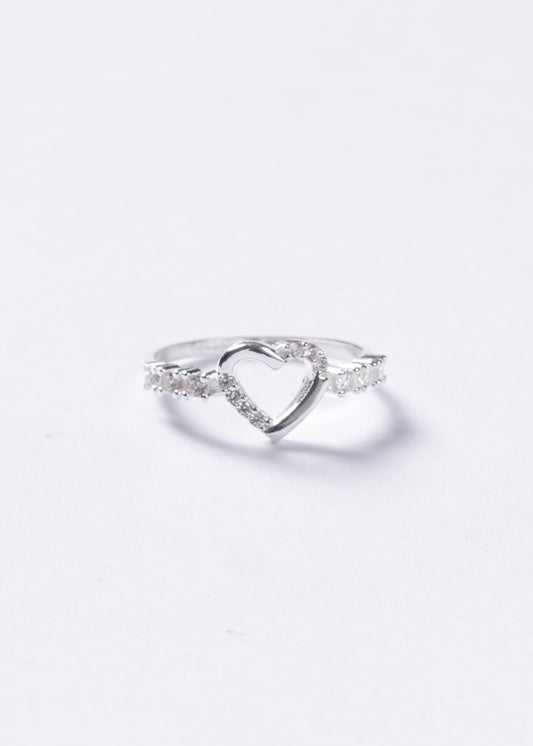 Anillo corazón calado mitad zirconias plata 925