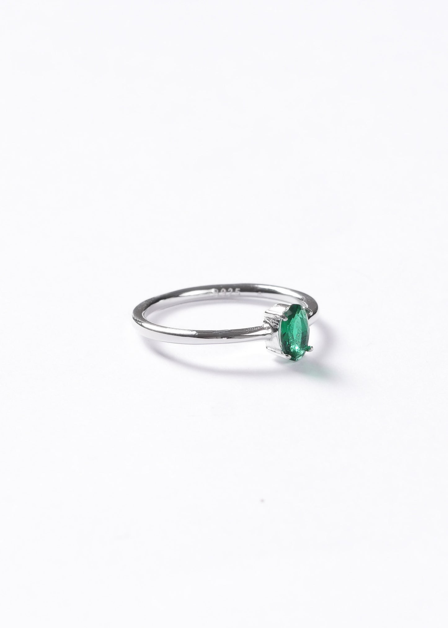 Anillo zirconia verde oval 4 puntas plata 925