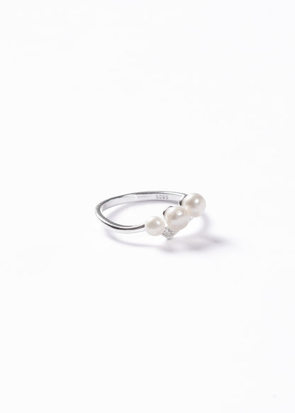 Anillo tres perlas de río con zirconias plata 925