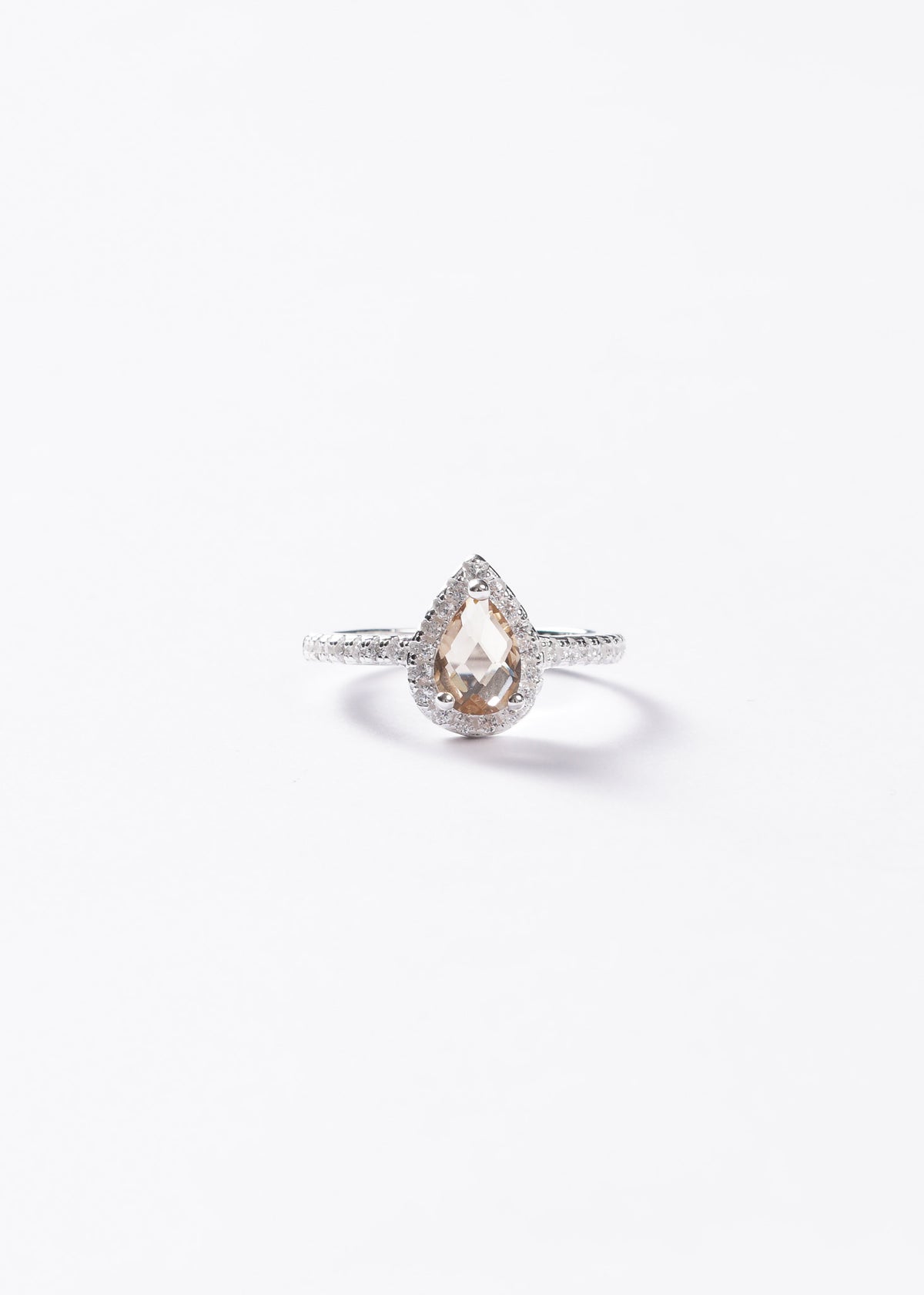 Anillo gota amarillo champagne zirconias laterales plata 925