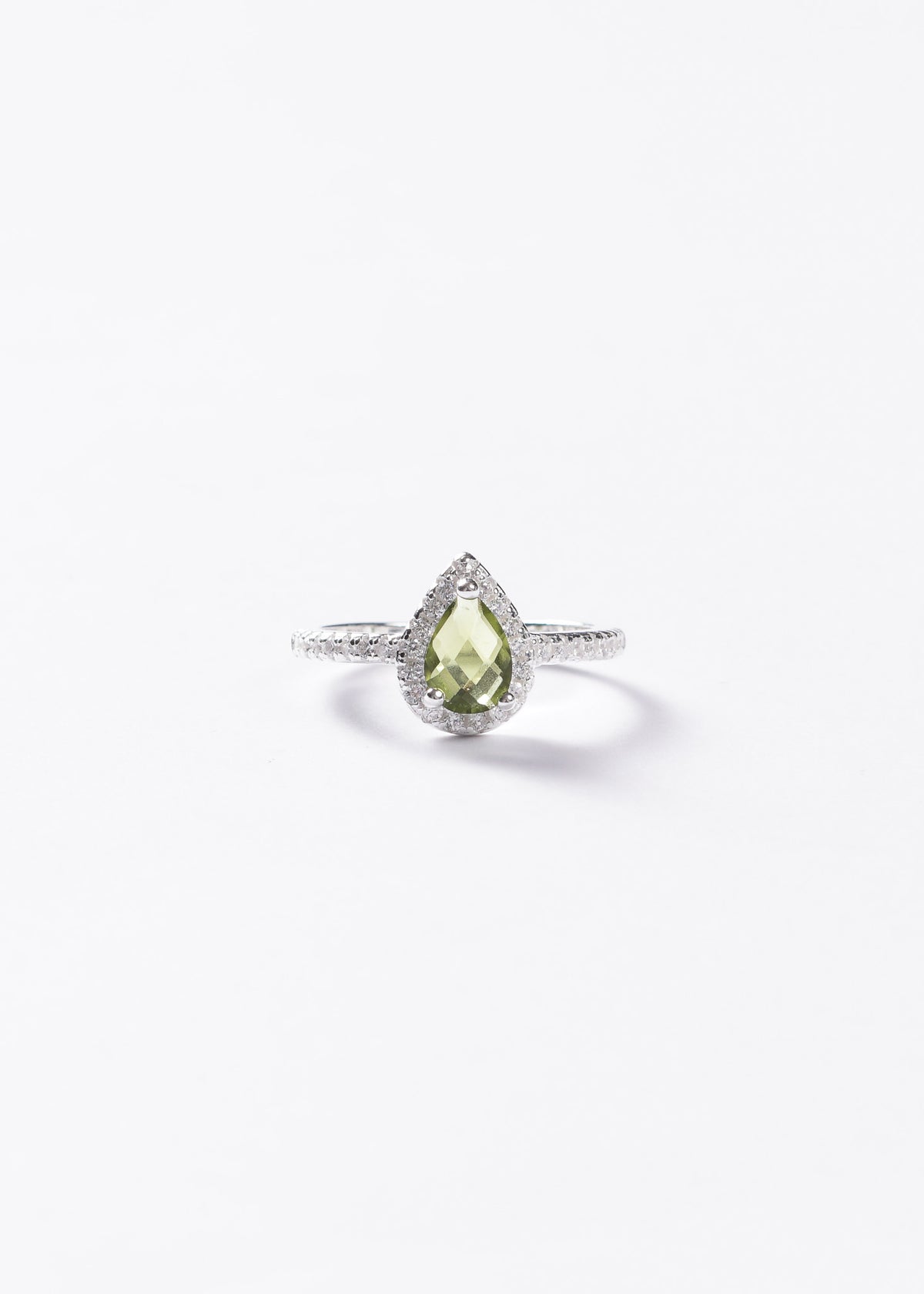 Anillo gota verde oliva zirconias laterales plata 925