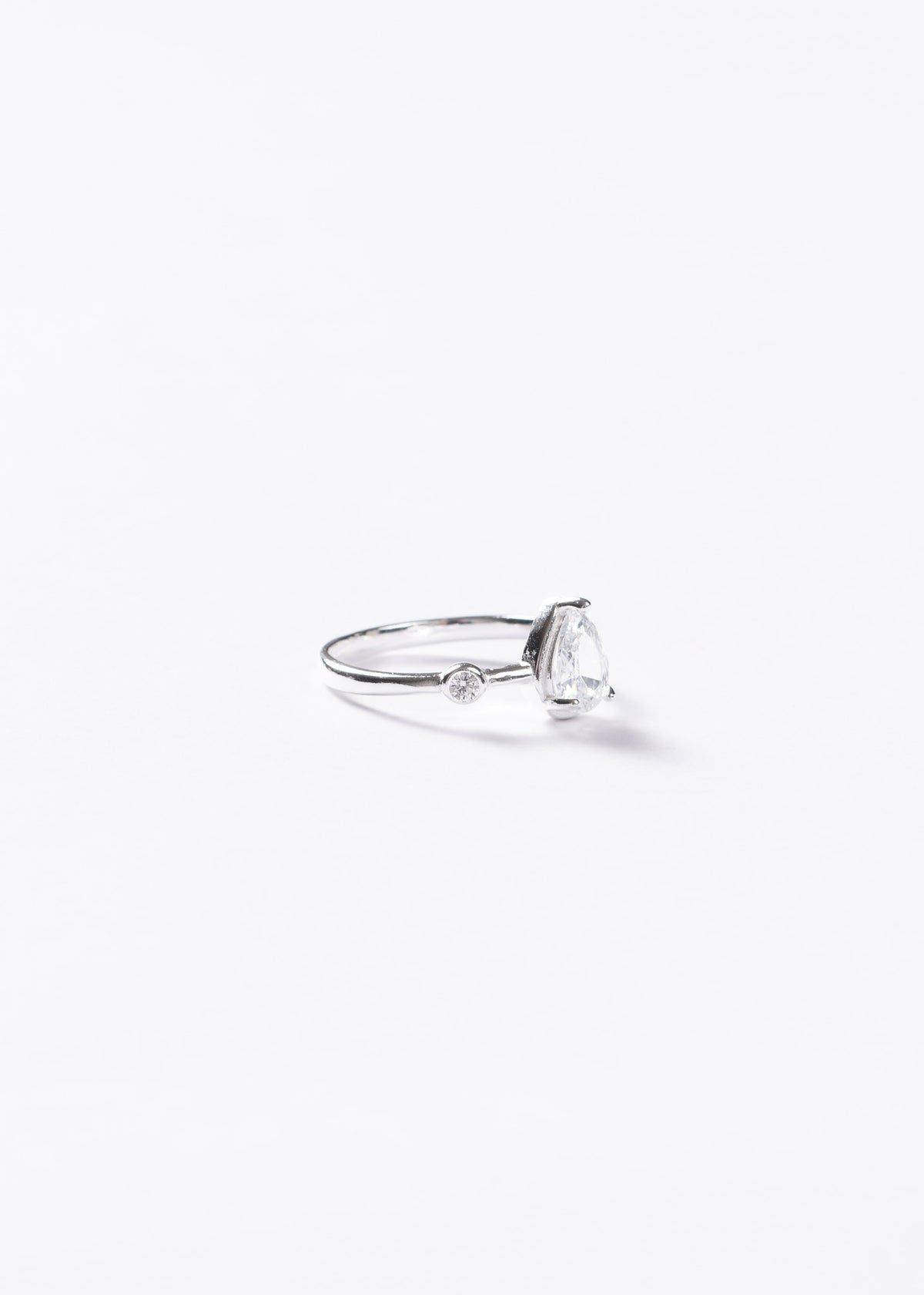 Anillo gota blanca con punto luz plata 925 & zirconia