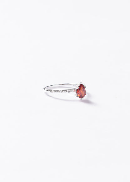 Anillo gota roja zirconia con laterales plata 925