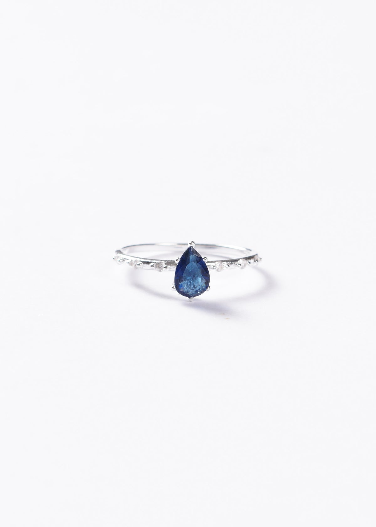 Anillo gota azul zirconia con laterales plata 925