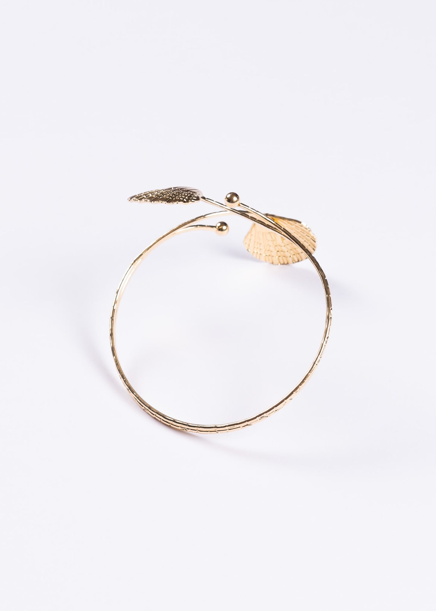 Brazalete entrelazado almeja mar - Ajustable dorado