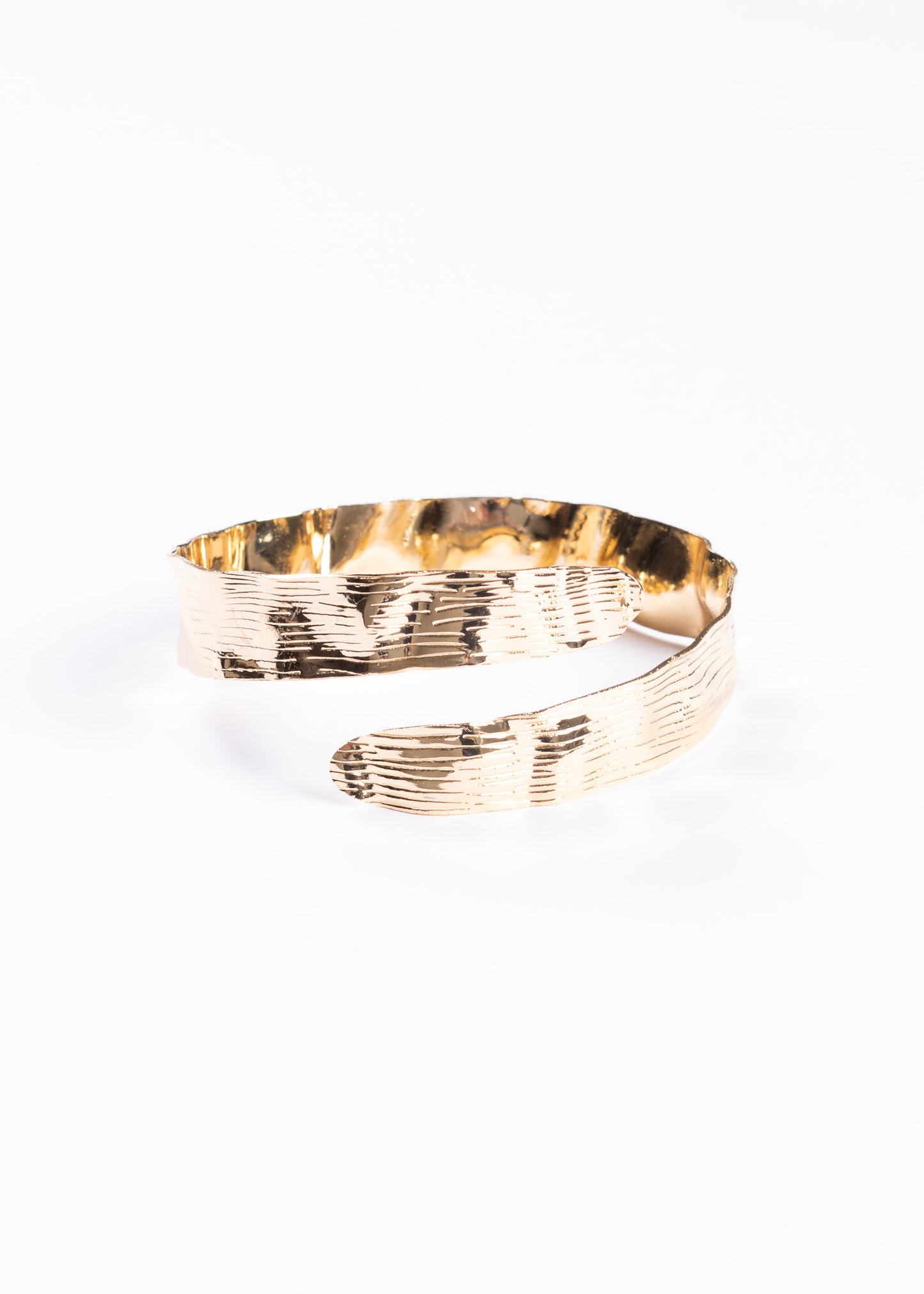 Brazalete martillado entrelazado ajustable - Dorado