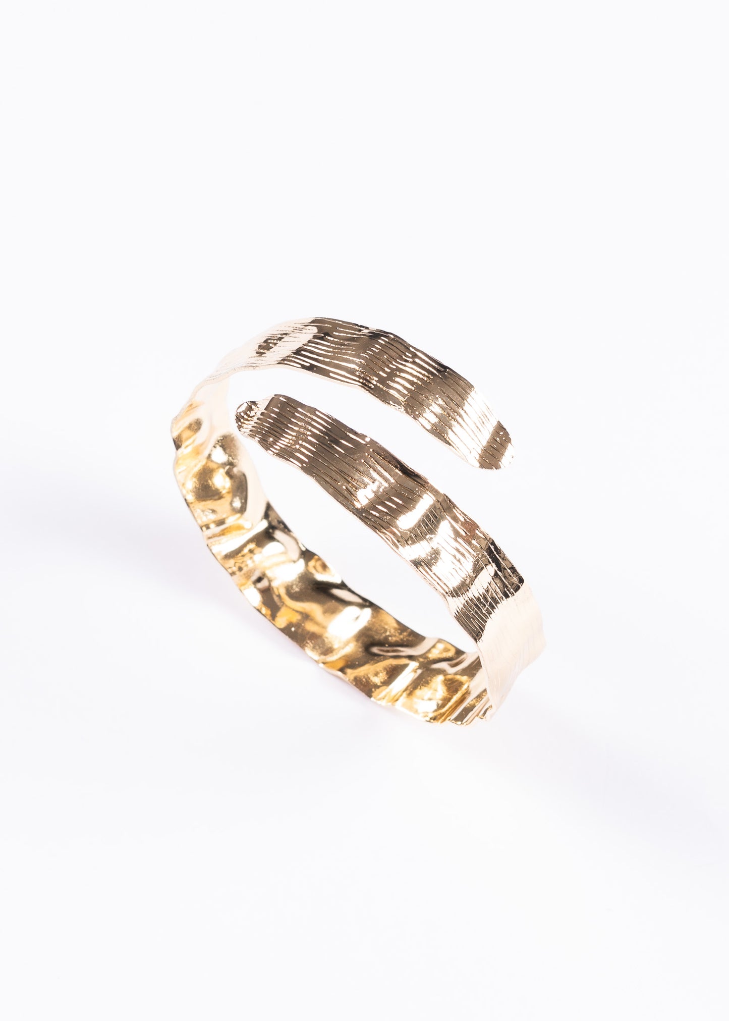 Brazalete martillado entrelazado ajustable - Dorado