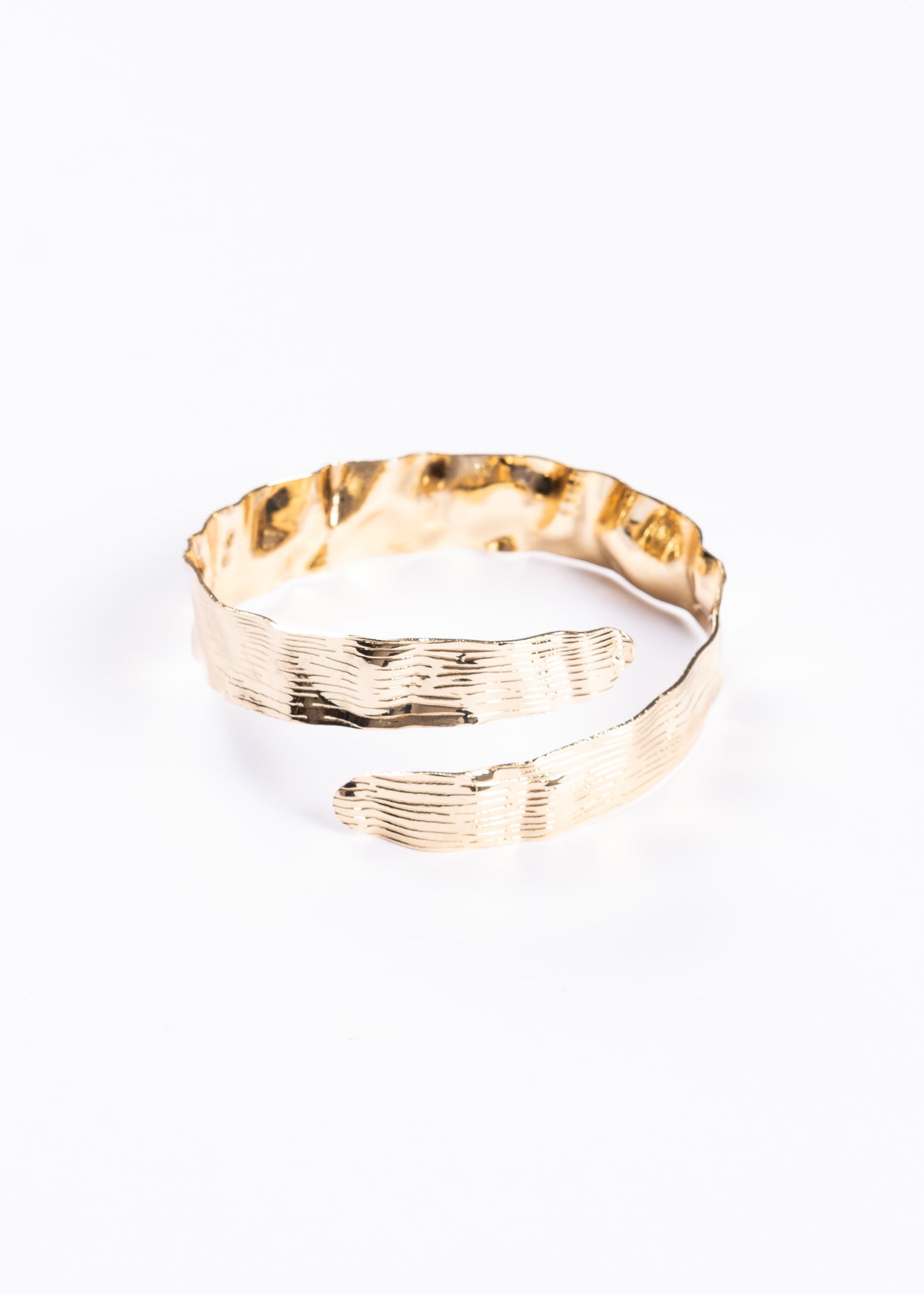 Brazalete martillado entrelazado ajustable - Dorado