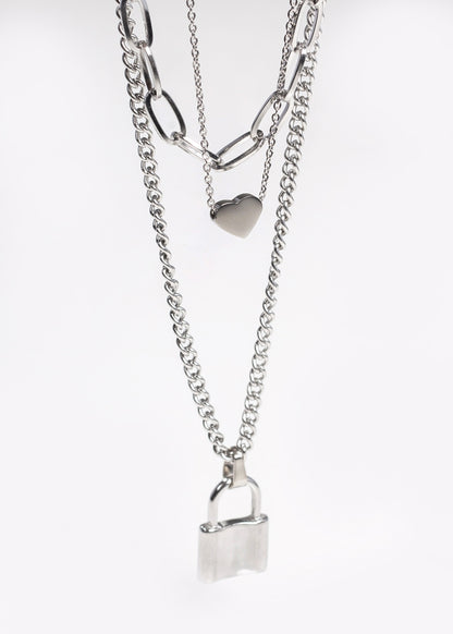 Cadena collar triple corazón y candado acero quirúrgico