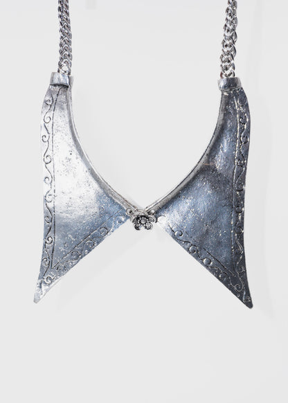 Collar vintage con dije grande puntas y flor al centro