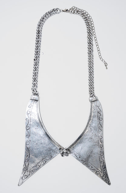 Collar vintage con dije grande puntas y flor al centro