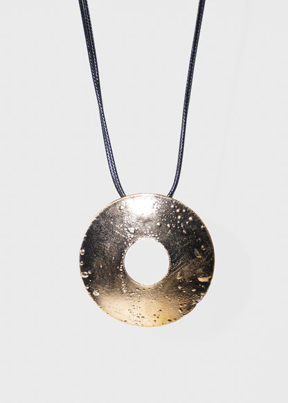 Collar doble cuerina con dije redondo vintage