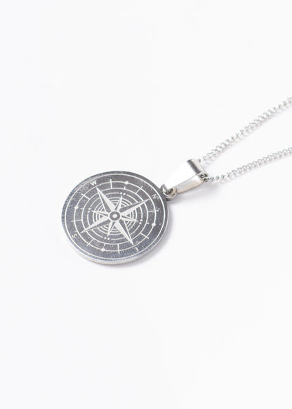 Cadena con dije medalla brújula acero quirúrgico