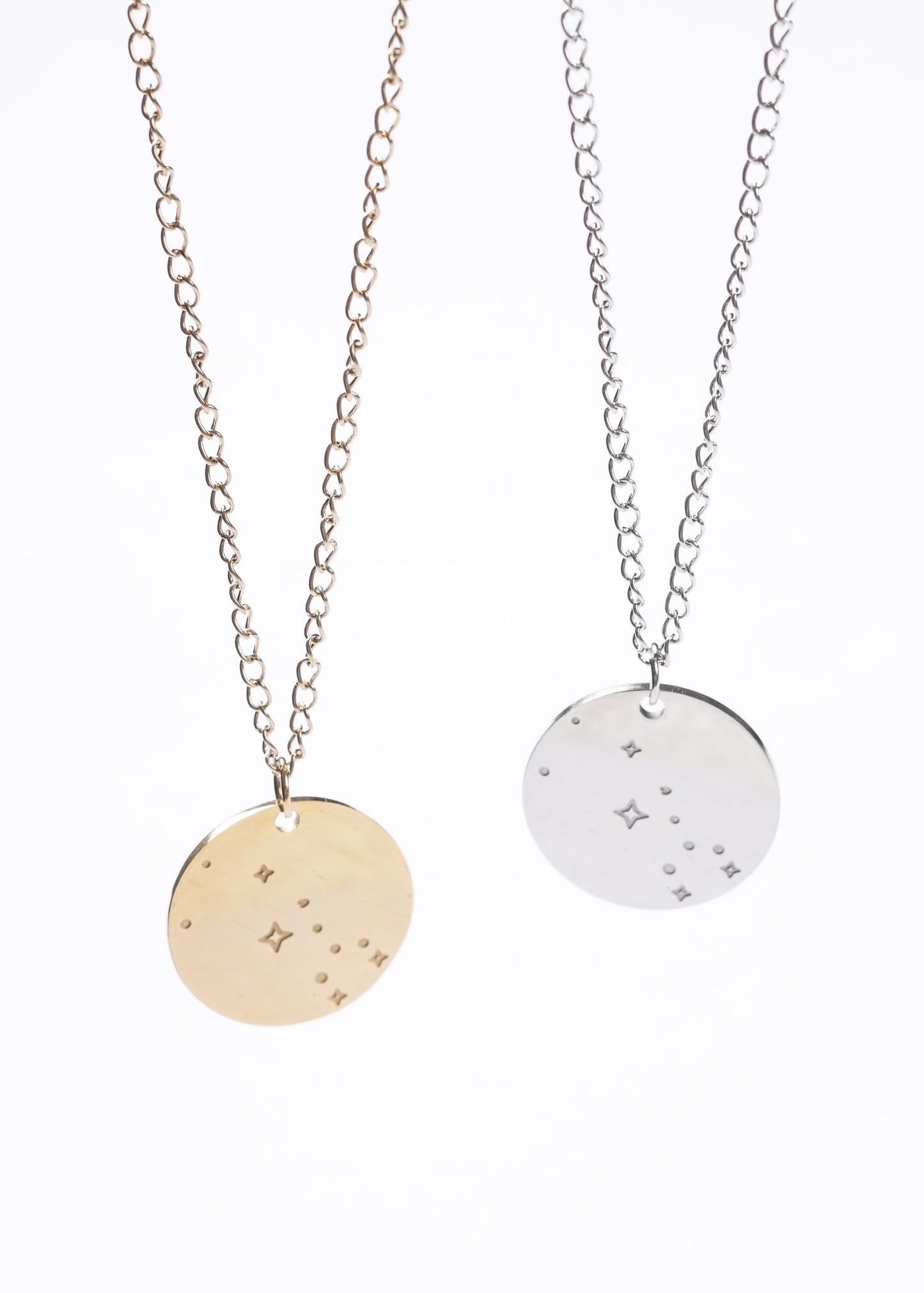 Set x2 collares con dije medalla estrellas acero quirúrgico