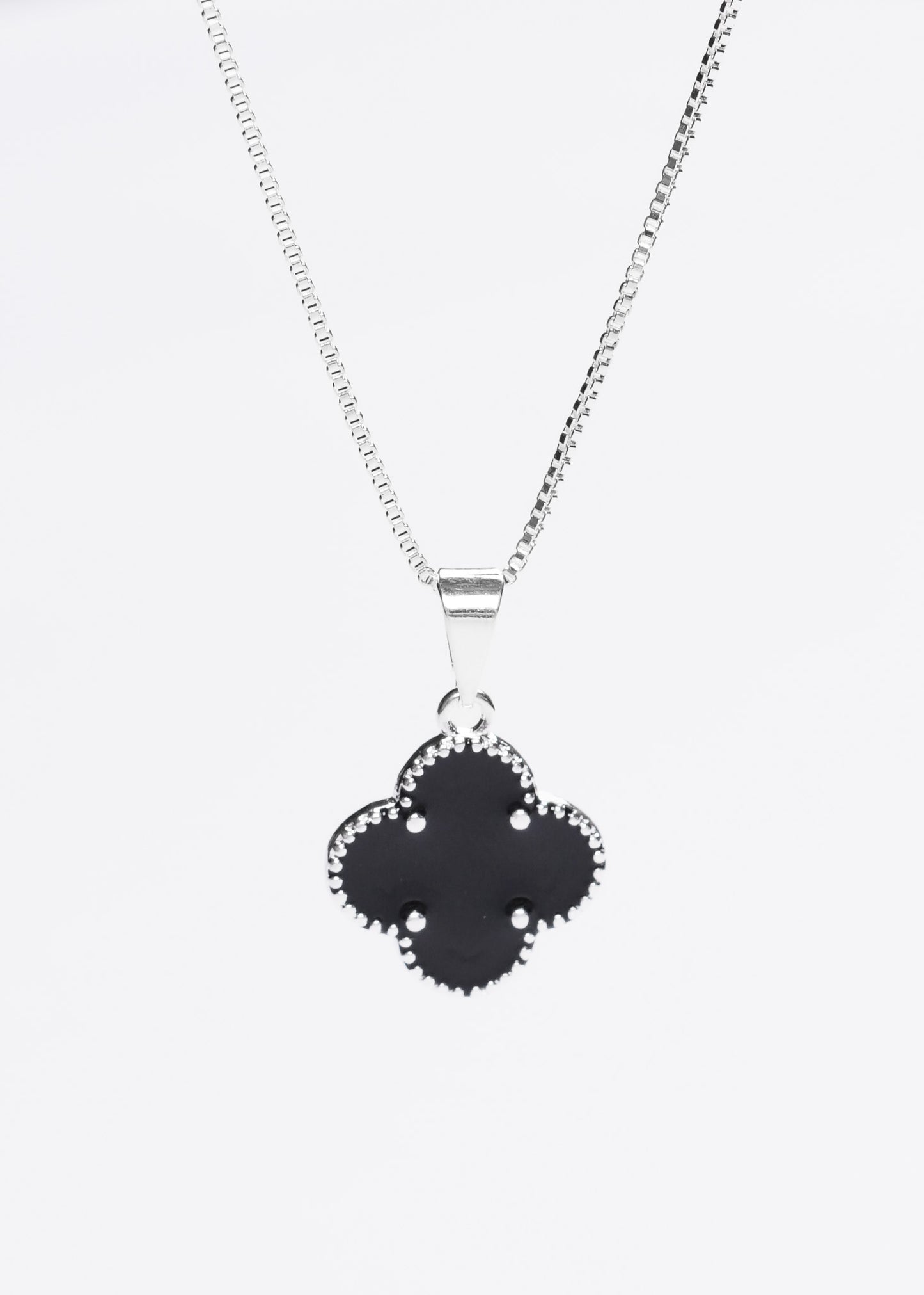 Cadena collar dije trébol negro enchapado en plata