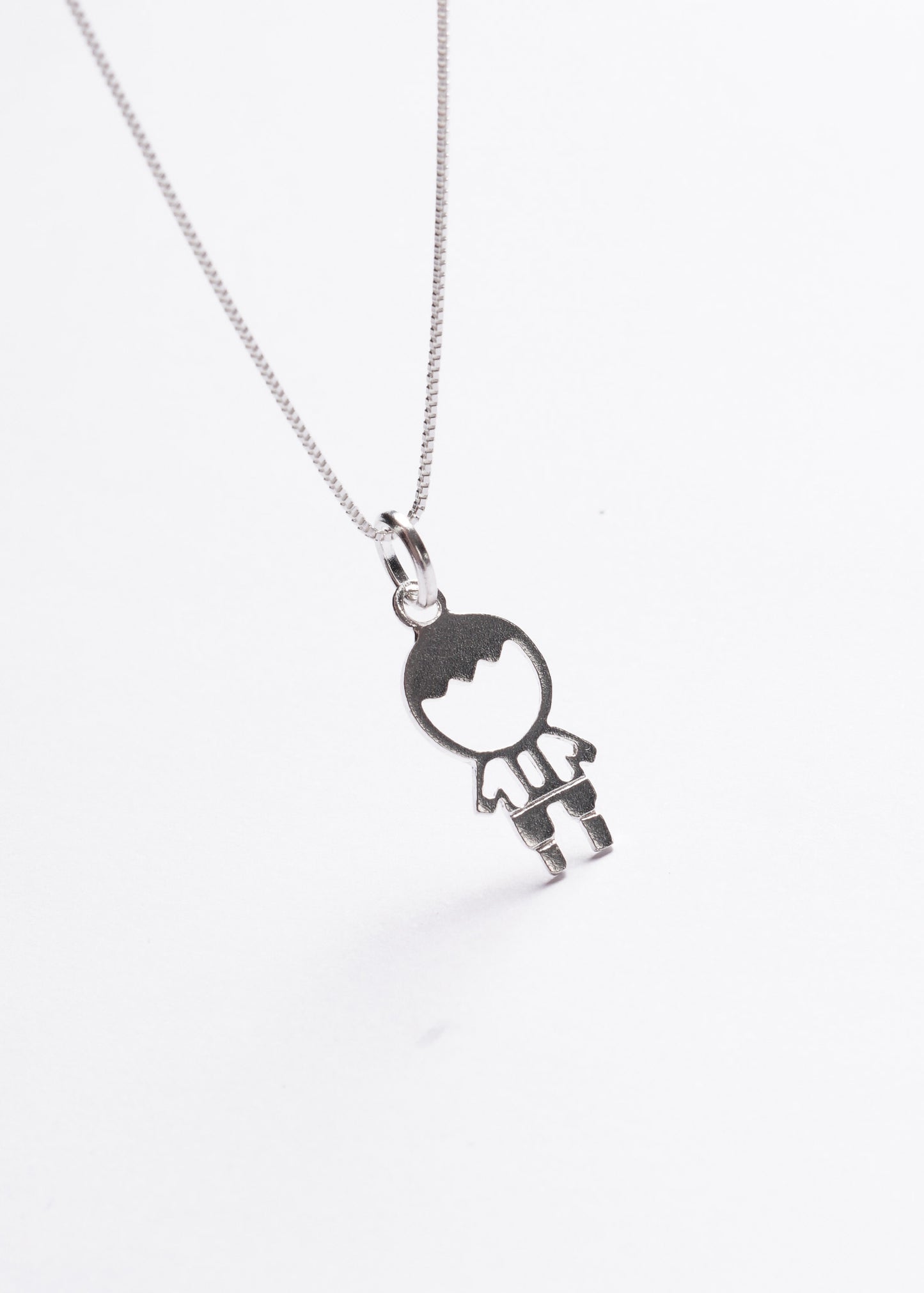 Cadena collar con dije niño 20mm liso plata 925